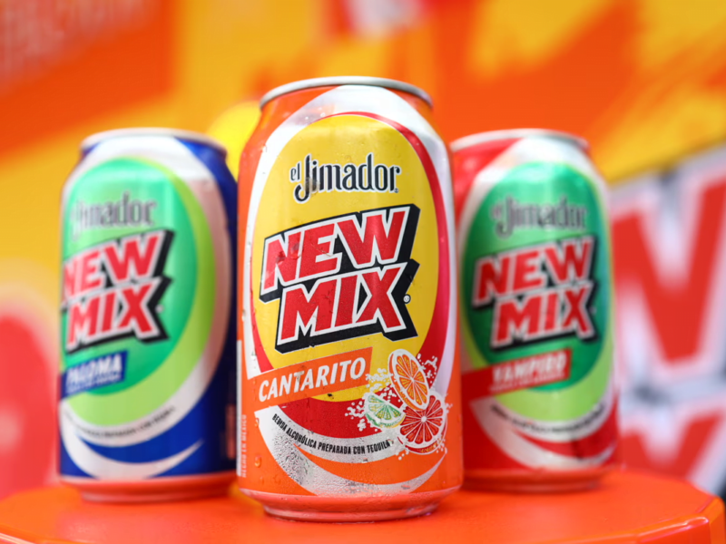 Los Diablos Rojos la están rompiendo al lado de su patrocinador oficial New Mix